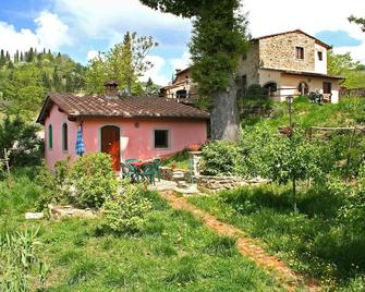 Vacation home with swimming pool - San Godenzo - Edificio