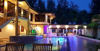 Al Safina Kijal Beach Resort - Kijal - Pool