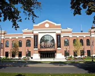 4 Comfortable Units Close To Hershey Theatre, Free Parking, Free Breakfast! - Palmyra - Building