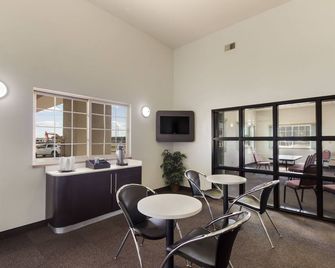 Motel 6 Rothschild. Wi - Rothschild - Dining room