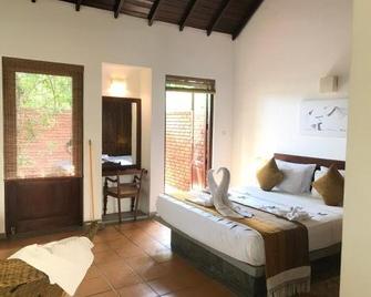 Ehalagala Lake Resort - Sigiriya - Bedroom