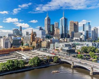 Quay West Suites Melbourne - Melbourne - Building
