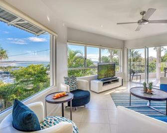 The Lookout Resort Noosa - Noosa Heads - Olohuone