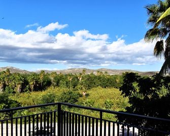 Modern Comforts in the Art District: Condo Getaway in San Jose del Cabo - San José del Cabo - Μπαλκόνι