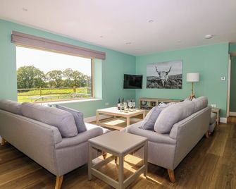 Suetts Farm Barns, Family Friendly, With A Garden In Bishop's Waltham - Southampton - Living room