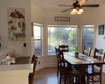 A Staycation Dream Near all popular attractions - Gilroy - Dining room