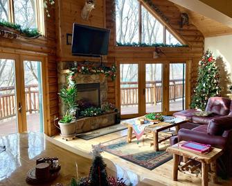 New Listing!Beautiful Log Cabin near Devil`s Lake. - Baraboo - Вітальня