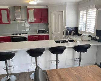 Spacious 4-Bedroom House Rental in Baldivis, Australia - Baldivis - Cocina