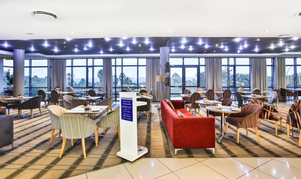 Holiday Inn Express Sandton - Woodmead By IHG thumbnail 2