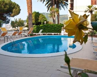 Park Hotel Castello - Finale Ligure - Pool