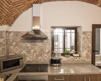 Elegante Apartamento para 5 en el centro de Cáceres con wifi - Cáceres - Kuchnia