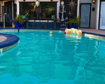 Sea Mountain Nude Resort & Spa Hotel - Adults Only - Desert Hot Springs - Bazén