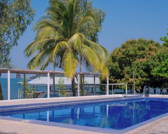 Blue Waters by Serendib - Salima - Piscina