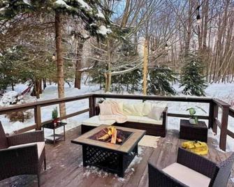 Cozy home 4 BR- Perfect Getaway! - Pocono Summit - Ban công