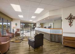 Econo Lodge - Vidalia - Front desk