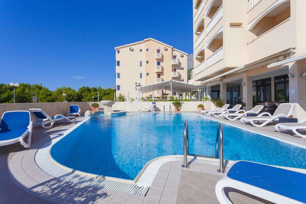 Aparthotel Milenij - Baška Voda - Pool