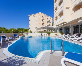 Aparthotel Milenij - Baška Voda - Piscine