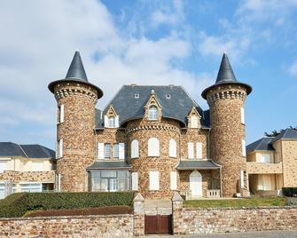 Château de Chimay - Appt en front de mer - Barneville-Carteret - Bâtiment