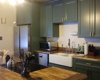 4-bedroom farmhouse in charming Lancaster with beautiful views. - Lancaster - Kuchyň