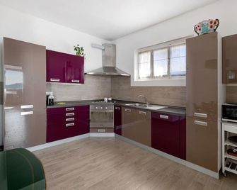 Bella Vista Apartment in Premeno with Lake Maggiore View - Premeno - Кухня