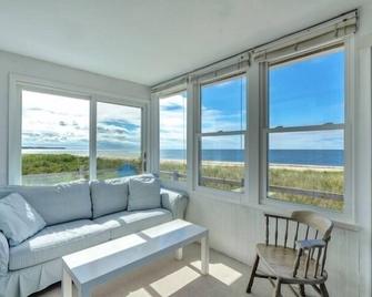 Southold Soundfront Private Beach - Southold - Living room