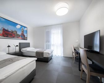 'The Freddie Mercury' Hotel - Montreux - Bedroom