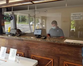 Motel 6 Morgantown WV - Morgantown - Front desk