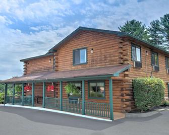 Super 8 by Wyndham Lake George/Warrensburg Area - Lake George - Edifício