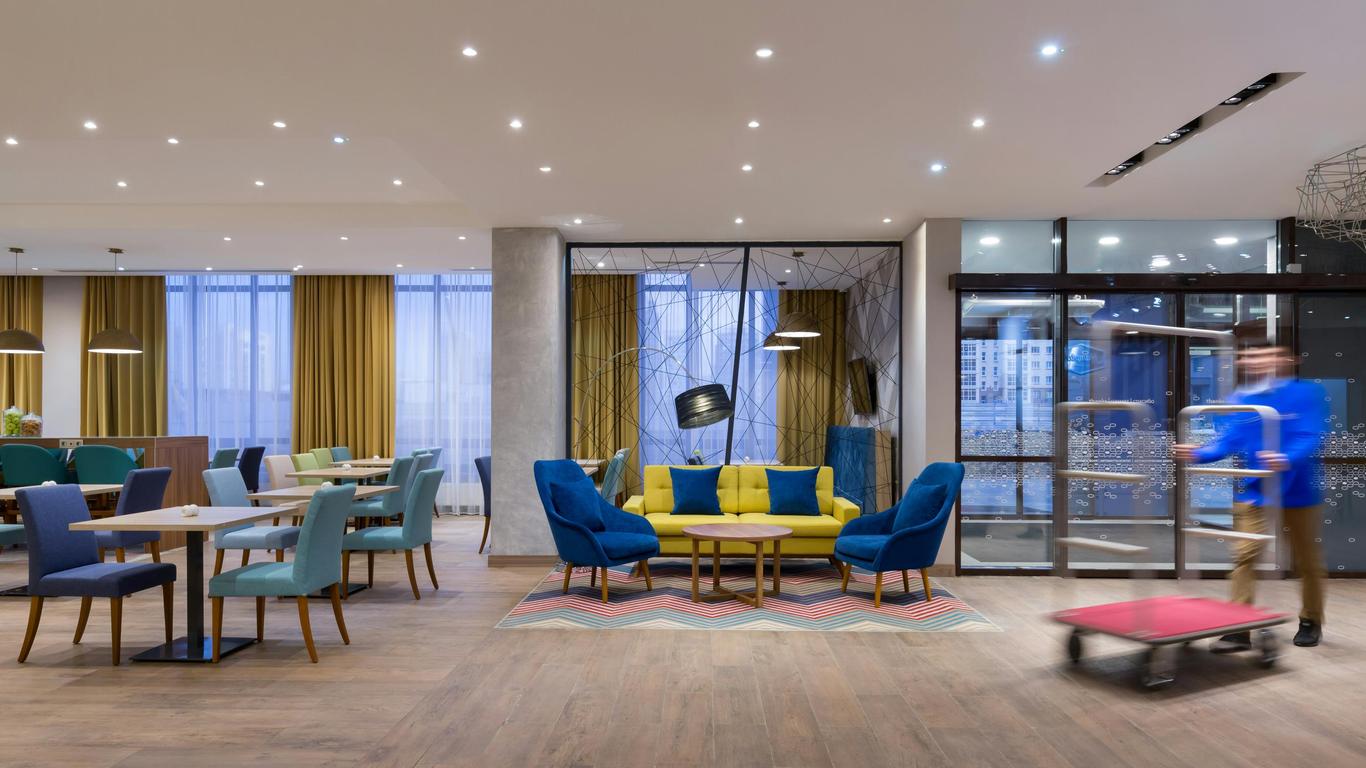 Hampton by Hilton Astana Triumphal Arch