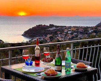 Apartment surrounded by Nature with a view of the Coast of the Gods - Ricadi - Balkon