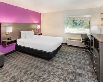 La Quinta Inn & Suites by Wyndham Houston Southwest - יוסטון - חדר שינה