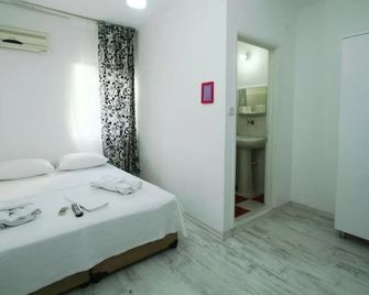 Fullmoon Rooms - Cesme - Bedroom