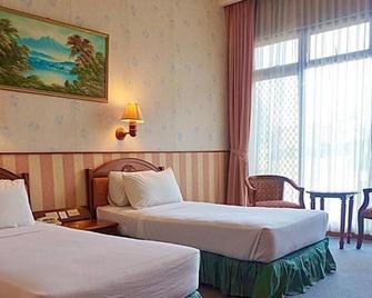 Yasmin Resort & Conference Hotel - Puncak - Yatak Odası
