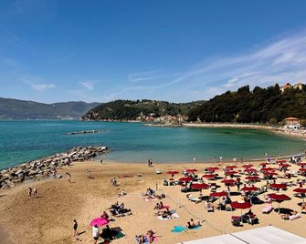 Il Sogno Dei Poeti (The Poets' Dream) - Lerici - Beach