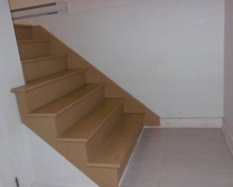 Feel at home in this 1-bedroom apartment with living room, kitchen and shower. - Mirabel - Escaleras