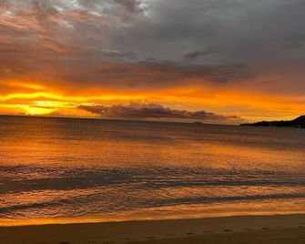 Imagined Future Guest House - River and beach side house - Añasco - Beach