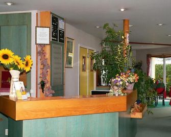 Hotel Charme En Maconnais Fasthotel Macon Nord - Mâcon - Front desk