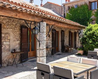 Le Barry du Grand Chemin - Le Caylar - Innenhof