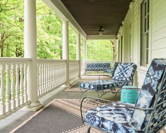 Ulster County Farmhouse Near Waterfalls and Winery! - Pine Bush - Balcone