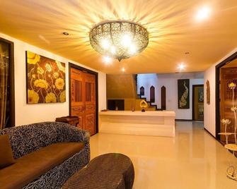 Baan Tawai Lanna Resort - Hang Dong - Front desk