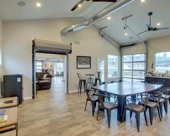 Green Bay Getaway Near Lambeau Field and Resch! - Green Bay - Dining room