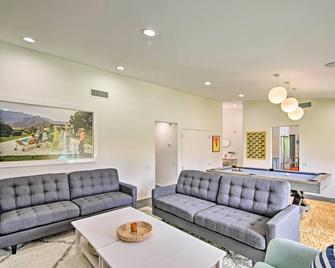 Covered Patio, Pool and Games Home in Palm Springs - Palm Springs - Wohnzimmer