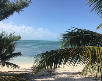 Coco Bay House + Private Beach + Near Public Dock + Green Turtle Cay - Green Turtle Cay - Beach