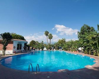 Villaggio Alkantara - Giardini Naxos - Svømmebasseng