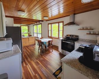 Douglaston Salmon Run - Estuary Lodge - Pulaski - Küche