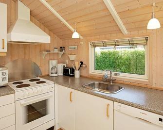 Scenic Holiday Home in Esbjerg Amidst Nature - Esbjerg - Keuken