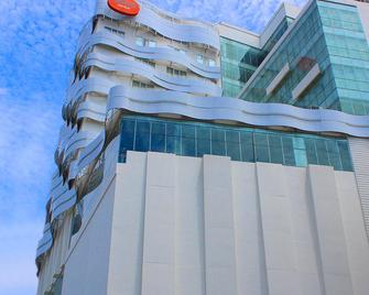 Harris Hotel Pontianak - Pontianak - Building