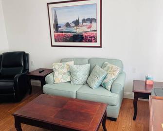 Central Duplex in Santa Rosa 1 Bed / 1 Bath - Santa Rosa - Living room