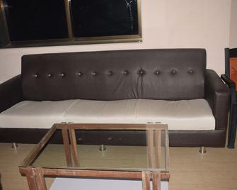 Hotel cloud 9 - Madhubani - Living room