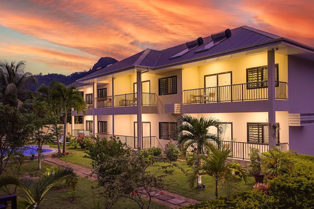 كريول بريز سيلف كاترينج أبارتمنتس - فيكتوريا - مبنى